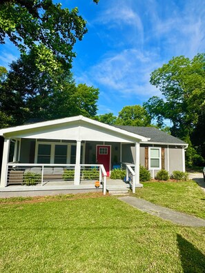 Exterior - Charming Property near All the Atlanta Attractions (Atlanta)