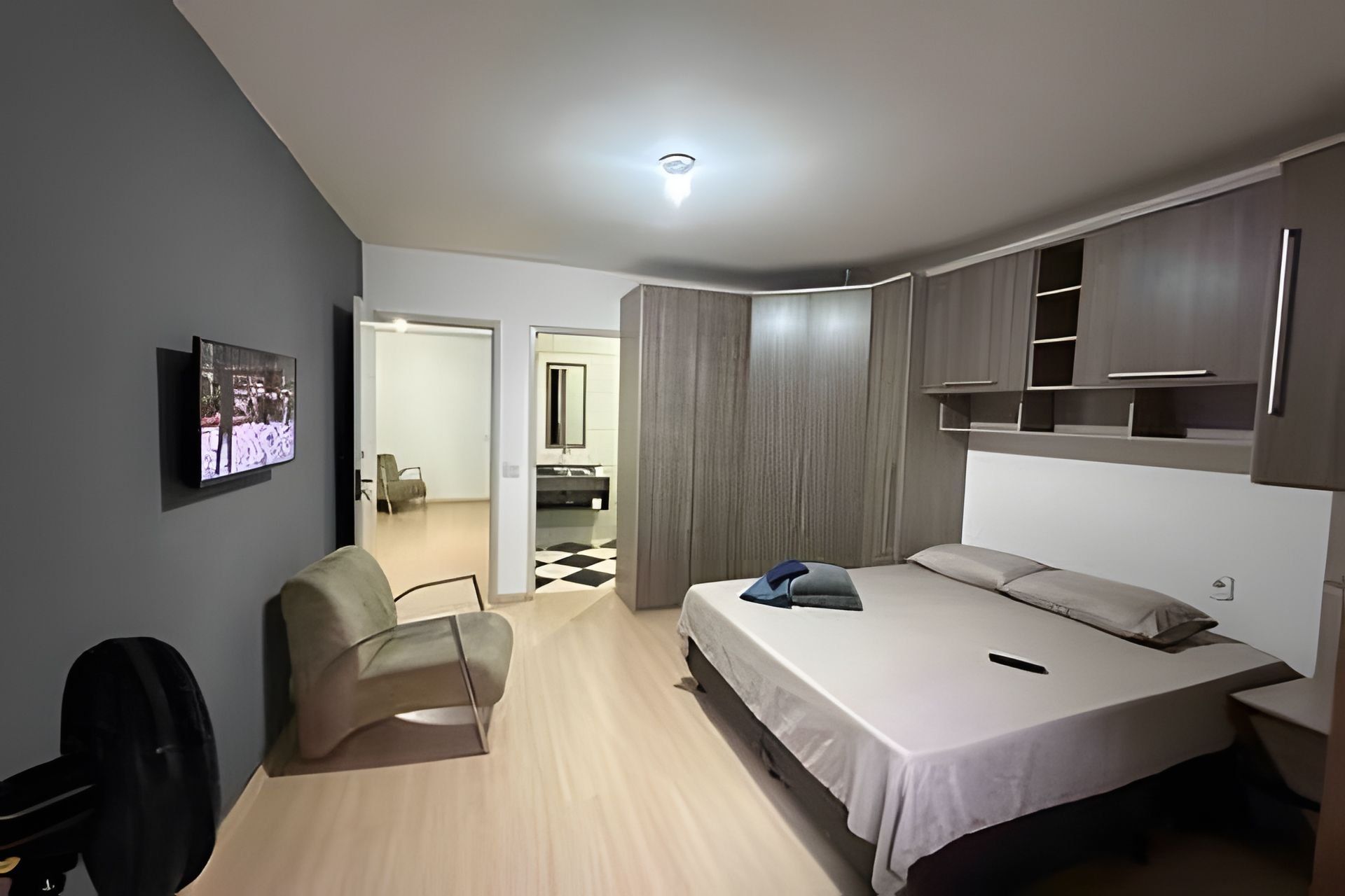 Basic Suite | Blackout drapes, iron/ironing board (on request), WiFi (free)