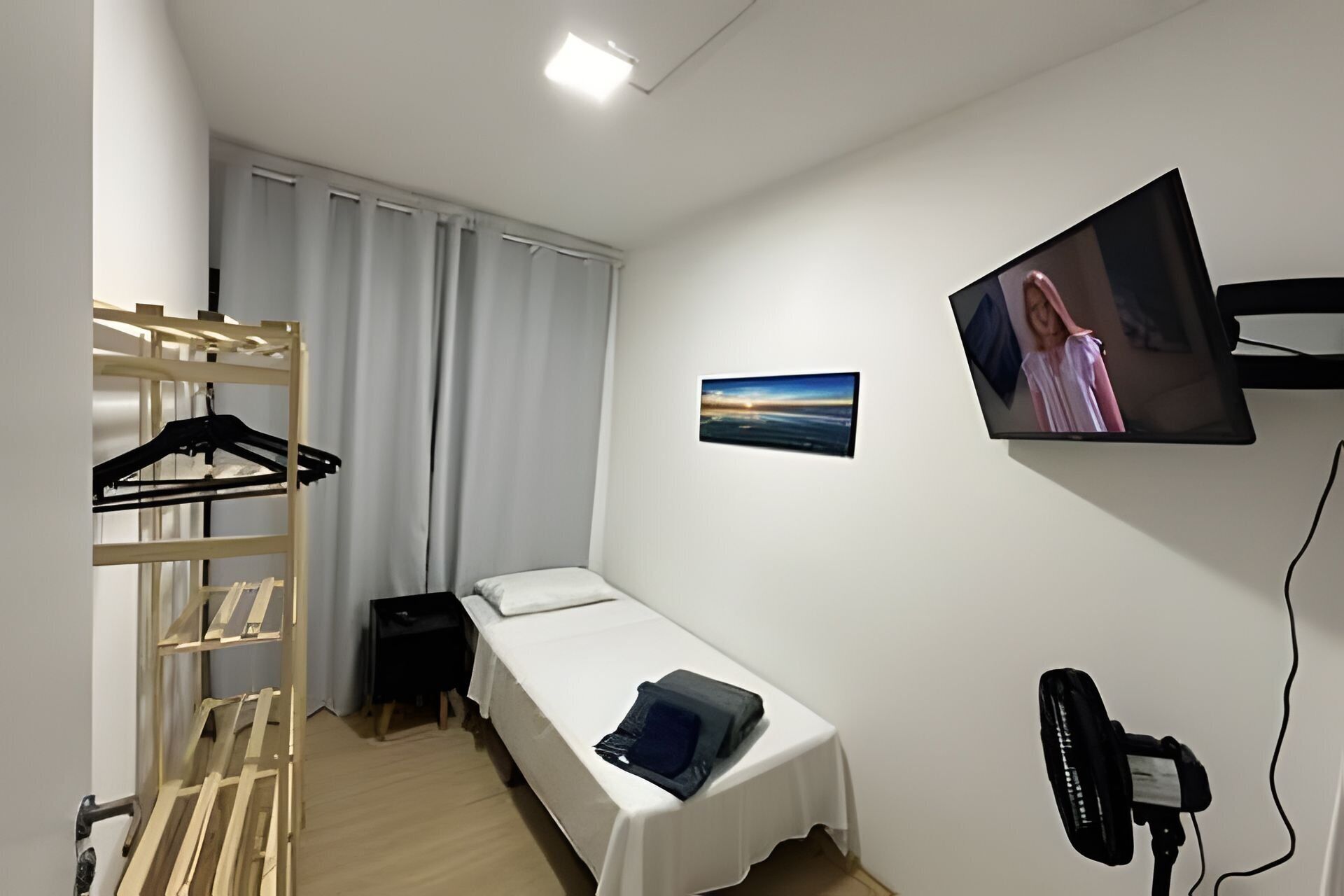 Chambre Simple | Rideaux occultants, fer et planche à repasser, Wi-Fi gratuit