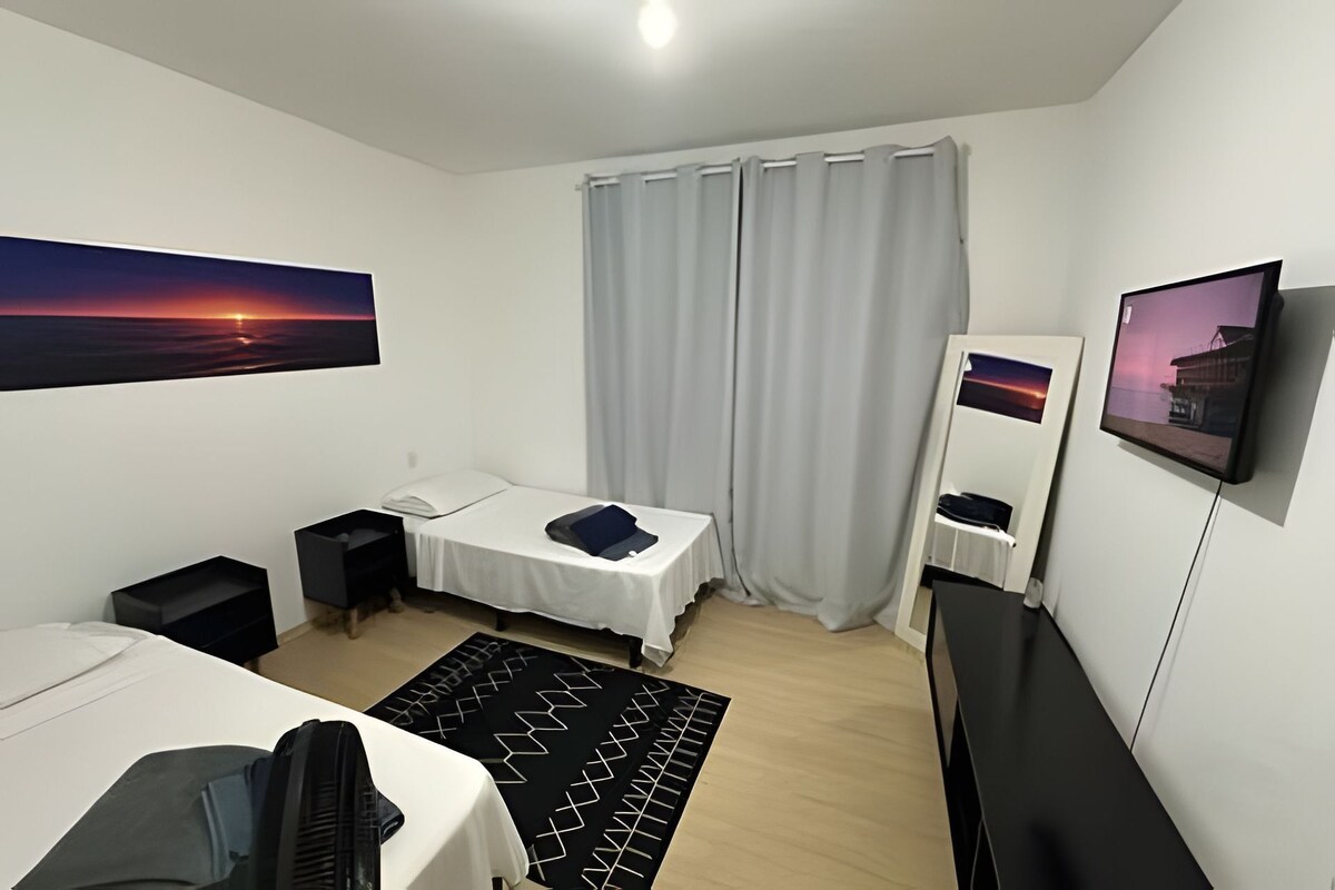 Kamar Twin | Tirai kedap cahaya, setrika/meja setrika, dan Wi-Fi gratis