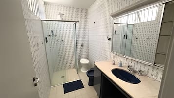 Twin Room | Bathroom