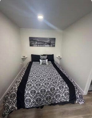 1 bedroom, WiFi, bed sheets - Sweet Escape (West Park)