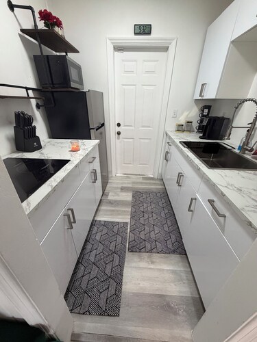 Charming cottage in delightful Miami perfect for your getaway