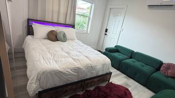 Iron/ironing board, WiFi, bed sheets