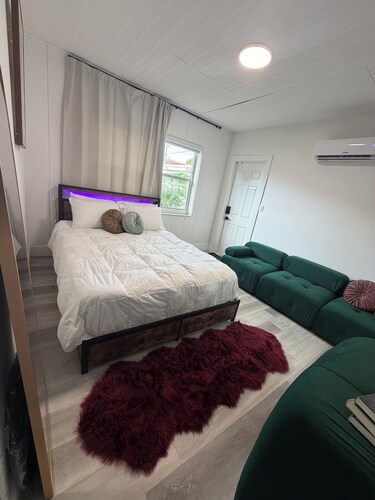 Charming cottage in delightful Miami perfect for your getaway