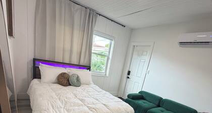 Charming cottage in delightful Miami perfect for your getaway