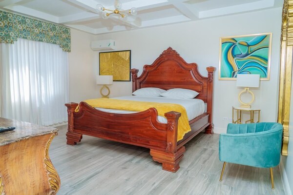 Royale Jazz Hotel - Kingston