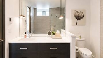 Shower, hair dryer, towels