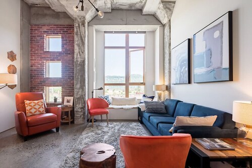 Modern Hood River Loft w/ Rooftop Deck Near Waterfront & Downtown