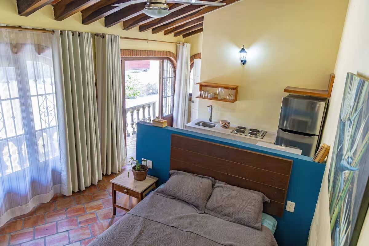 1 habitación, tabla de planchar con plancha, internet y ropa de cama 