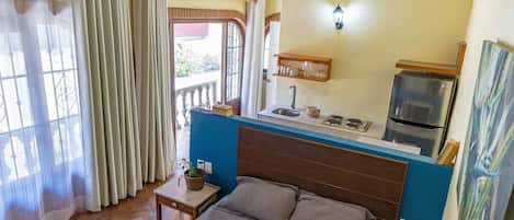 1 habitación, tabla de planchar con plancha, internet y ropa de cama