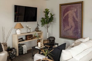 Living area - Modern Rooftop Retreat Near Downtown SD (San Diego)