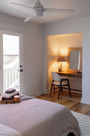 1 bedroom, iron/ironing board, Internet, bed sheets - Modern Rooftop Retreat Near Downtown SD (San Diego)