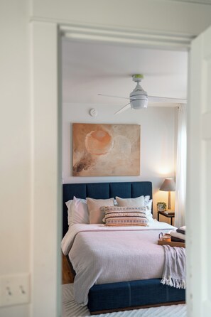 1 slaapkamer, een strijkplank/strijkijzer, internet, beddengoed