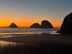 Beach - Rare Oceanfront Home Directly on the Sand in Oceanside, Oregon! The Finley! (Tillamook)