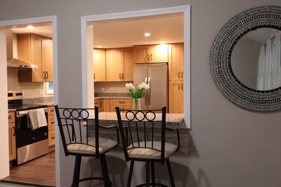 Bright & Cozy Woodland Home In Foxborough