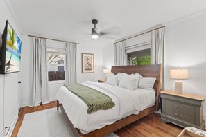 3 bedrooms, iron/ironing board, WiFi, bed sheets - 3BR Tropical Oasis w/ Hot Tub & Backyard BBQ West Palm Beach (West Palm Beach)