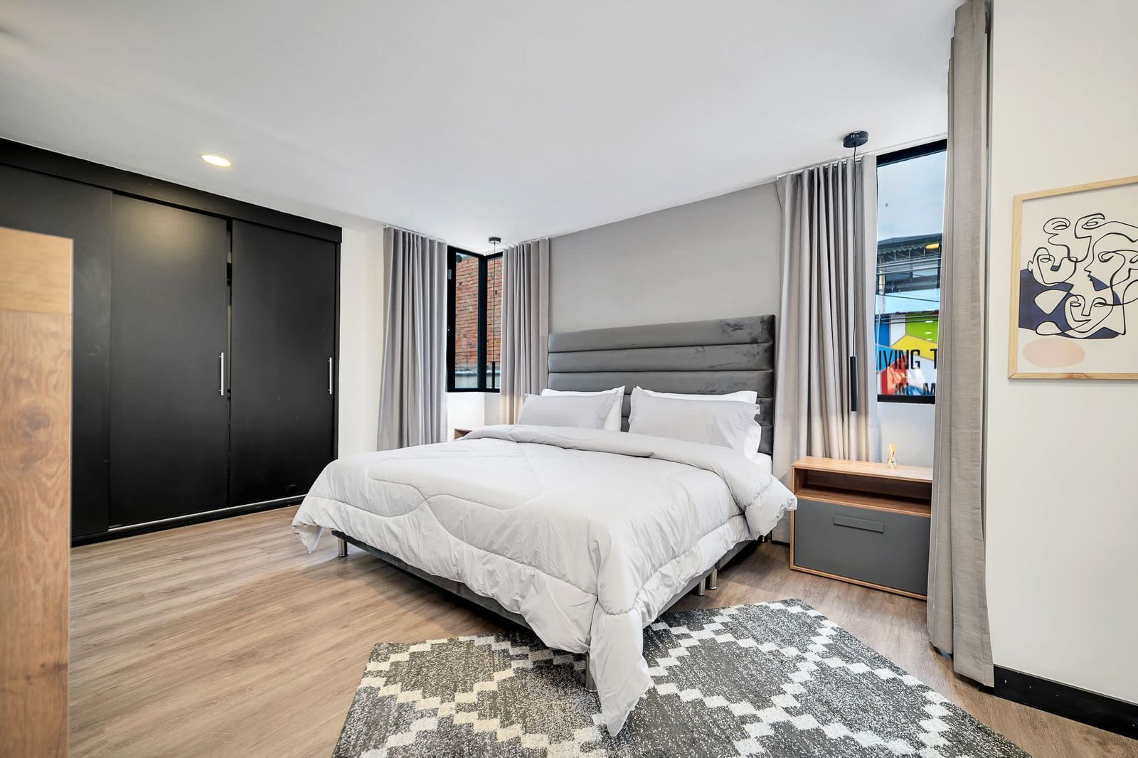 4 bedrooms, iron/ironing board, WiFi, bed sheets