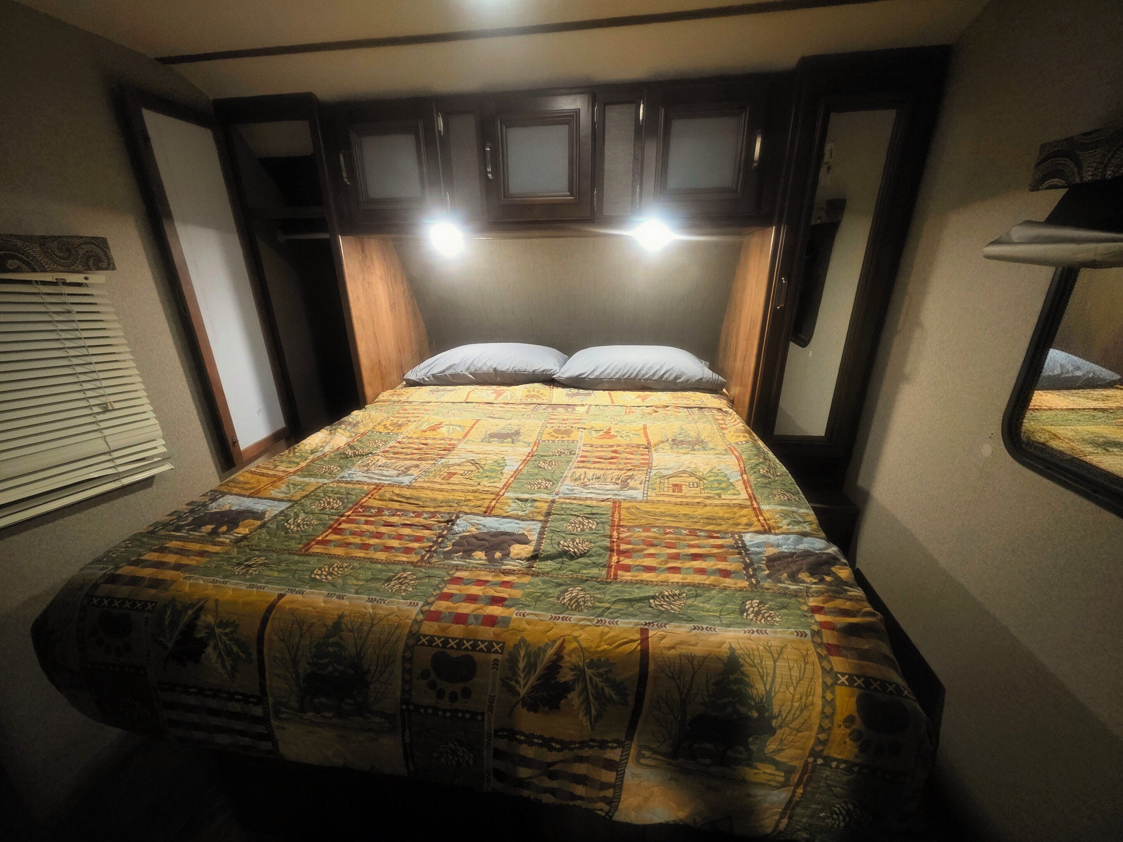 2 bedrooms, travel crib, WiFi (free)