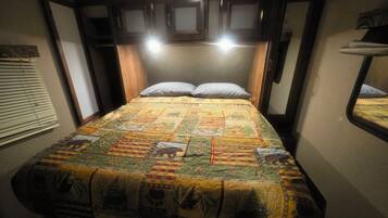 2 bedrooms, travel crib, WiFi (free)