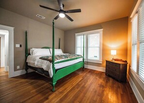 3 slaapkamers, een strijkplank/strijkijzer, wifi, beddengoed