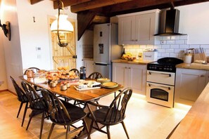 Fridge, microwave, oven, stovetop - 5 Bed, 2 Bath Cottage with HotTub & Sauna (Aberdeenshire)