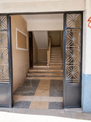 Exterior detail - Apartment in very quiet area 5 mn from piramides, (Guiza)