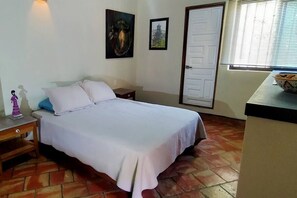 Tabla de planchar con plancha, Internet, ropa de cama