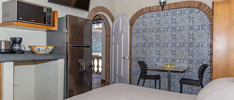 1 habitación, tabla de planchar con plancha, internet y ropa de cama