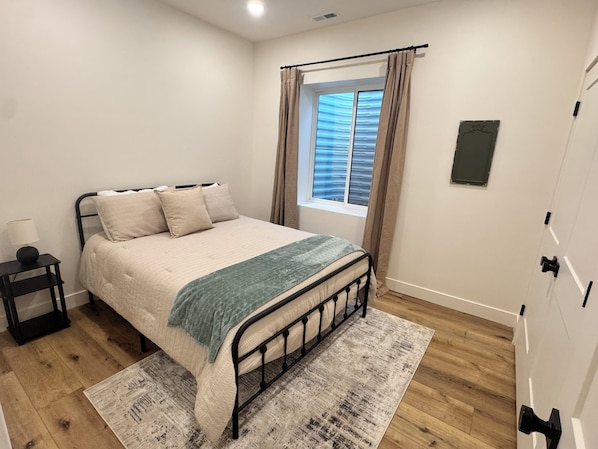 2 bedrooms, WiFi, bed sheets