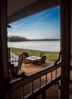 Interior - Escape to a beautiful lakeside cottage on Waldron Lake. (Wawaka)