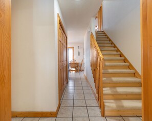 Interior - Escape to a beautiful lakeside cottage on Waldron Lake. (Wawaka)