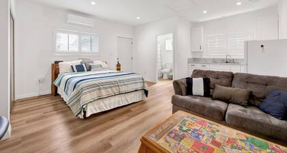 Fantastic studio-suite cottage with AC near SoFi Stadium