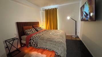 Iron/ironing board, WiFi, bed sheets