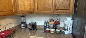 Lovely 2-bedroom duplex in Anchorage perfect for your getaway.