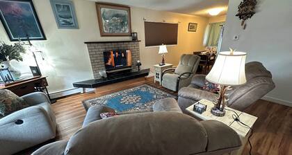 Lovely 2-bedroom duplex in Anchorage perfect for your getaway.