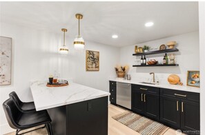 Private kitchen - Modern Seattle Charmer in Central (Seattle)