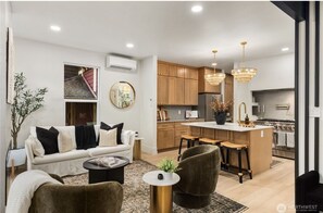 Living area - Modern Seattle Charmer in Central (Seattle)