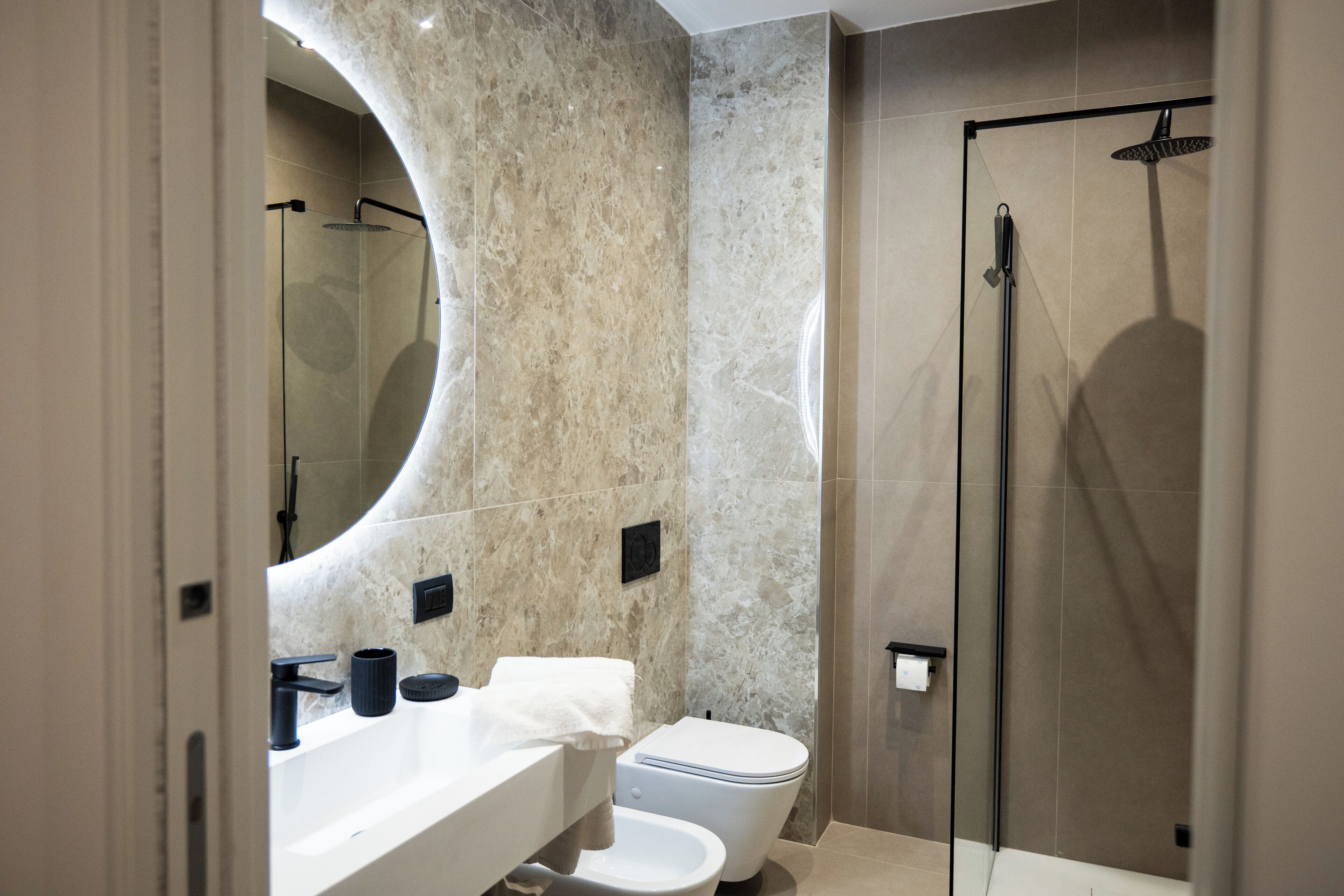 Deluxe Double Room, City View | Bathroom