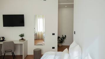 Tripla Luxury, vista città | Materassi in memory foam, minibar, una scrivania, postazione laptop