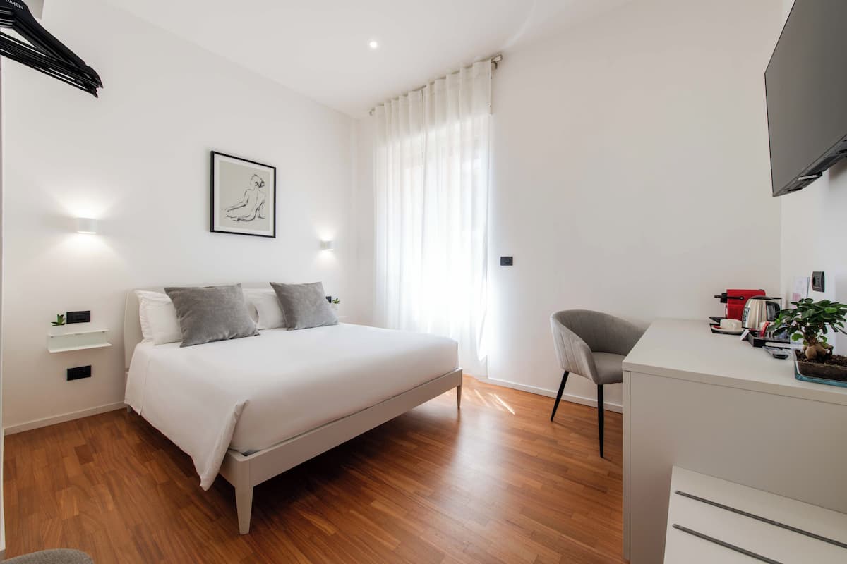 Habitación doble Deluxe, vista a la ciudad | Camas con efecto memoria, minibar y escritorio