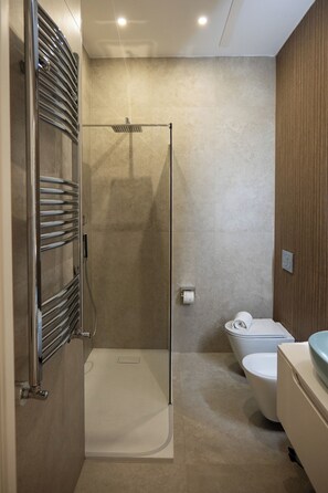 Luxury Double Room, City View | Bathroom | Shower, hair dryer, slippers, towels - Lumen Boutique Stay (Napoli)