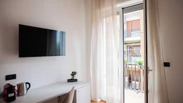 Luxury Double Room, City View | Terrace/patio