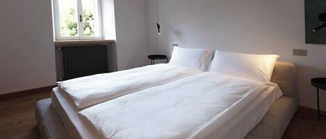 1 bedroom, in-room safe, iron/ironing board, free WiFi