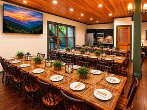 Dining - Gatlinburg Lodge 2.0-Just Renovated-20 Ensuite BRs (Gatlinburg)