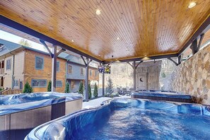 Indoor spa tub - Gatlinburg Lodge 2.0-Just Renovated-20 Ensuite BRs (Gatlinburg)