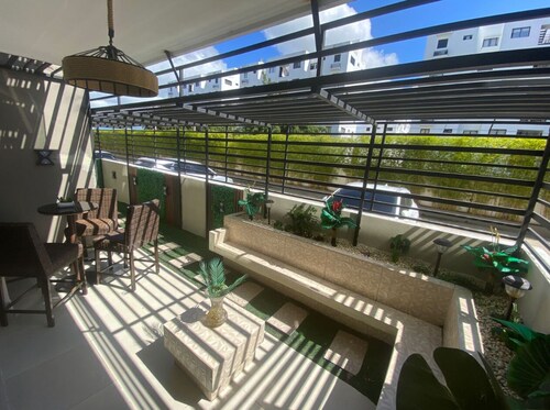 3-bedroom apartment with pool, AC / near airport
Monument and Agora mall