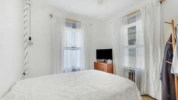 3 bedrooms, bed sheets
