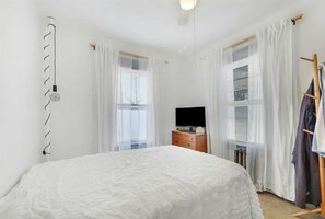 Room - Terrific 3-bedroom house in West Orange (West Orange)