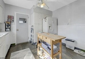 Interior - Terrific 3-bedroom house in West Orange (West Orange)